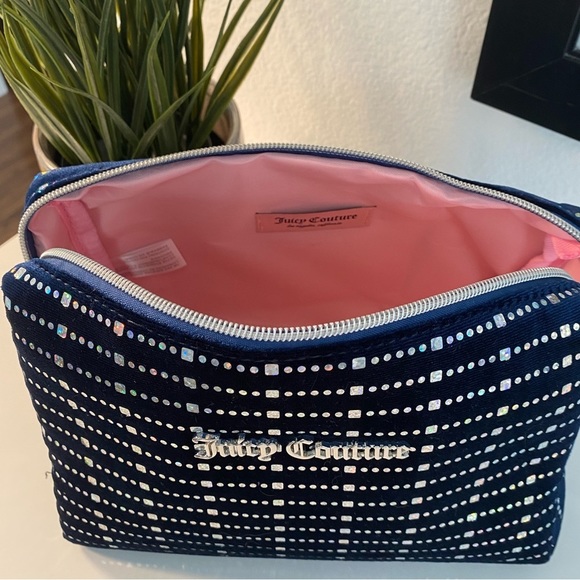 Juicy Couture Velour Bling Cosmetic Bag. NWT - Picture 7 of 10